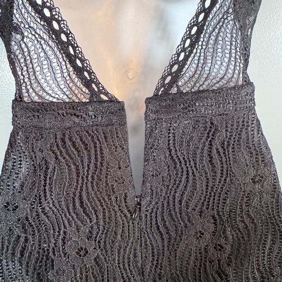 Alexia Black Lace Open Back Midi Dress – Size M - Picture 7 of 15